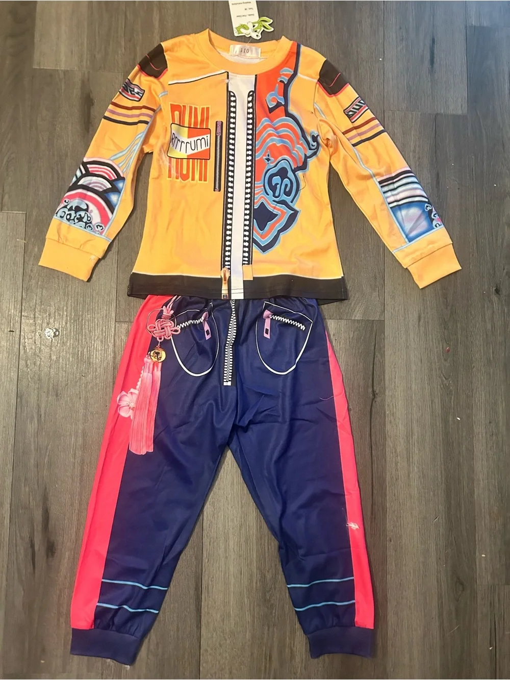 Demon Hunters K-Pop Set with Long Sleeves and Pants, Kid size 2T-3T. (110) Yell
